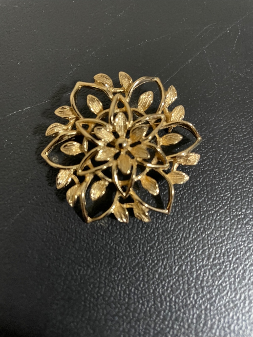 Vintage Sarah Coventry Gold Tone Petal-Lure Floral Brooch